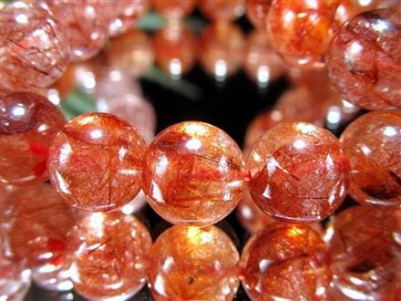 ◇透明感際立つ美発色◇クリア感重視のレッドトーン◇繊細に煌めく針と