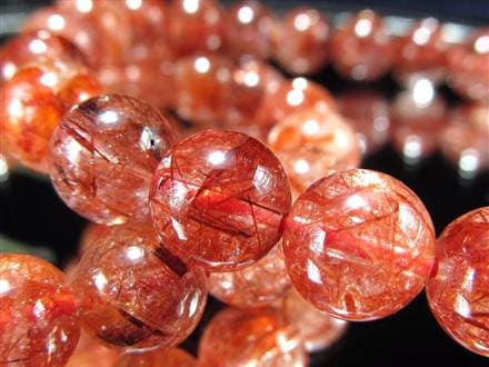 ◇透明感際立つ美発色◇クリア感重視のレッドトーン◇繊細に煌めく針と
