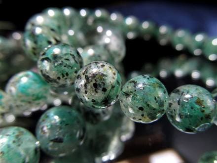 ◇まるでキウイ◇クリソコラやマラカイト共生！つぶつぶ黒雲母を