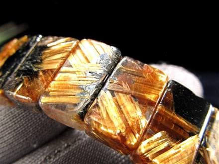◇黄金に輝く太陽放射◇大地の力を宿す母岩！存在感抜群