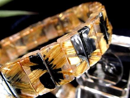 破格 一点物 最高品質 太陽放射タイチンルチル 希少品 透明度高 大玉 金運 ◇黄金に輝く太陽放射◇大地の力を宿す母岩！存在感抜群