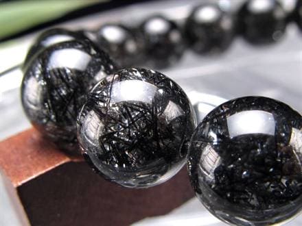 ◇漆黒の針に現れる奇跡の虹！◇抜群の透明感×濃密ブラック針◇幻想的