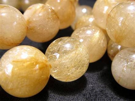 ◇やさしいミルキー水晶に映えるゴールド針◇繊細針中心の上品な輝き