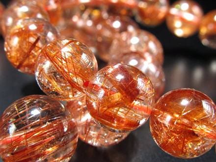 超特大83mm 虹入ゴールドレッドブロンズルチルクォーツ　針水晶　パワーストーン ◇早い者勝ち！入荷頻度極少◇炎のように輝くオレンジ針◇澄み渡る水晶