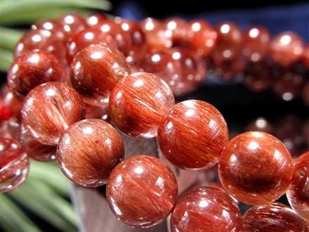 ◇鮮烈レッドが際立つ上質タイプ◇濃密な赤針が生む華やかな存在感