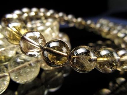 ◇うる艶感抜群！◇美麗インクルージョン◇中には虹入りの珠も◇11月の