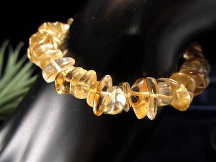 ◇ナチュラルなさざれ形状◇超透明!◇宝石質◇つやつや◇11月の誕生石