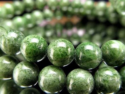 見てたらなんか違う！めちゃくちゃ綺麗な石！すごい！クロムダイオプサイト！ クロムダイオプサイトについて｜パワーストーン 誕生石 天然石