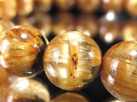 【超極上】定価35万ギラギラゴールドタイチンルチルクォーツ 10mm 天然石 ☆これぞ雷神ルチルの最高峰！☆ギラギラ極太金針！☆太陽放射
