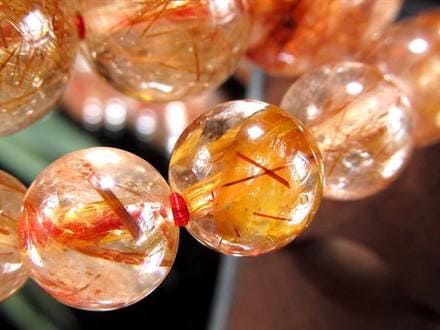 ☆濃厚オレンジ針☆赤みを帯びた華やかな輝き☆ほんのりスモーキー水晶