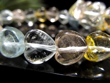 ☆つるんと可愛いハート型☆希少！ライモナイト入りトパーズ☆淡い  