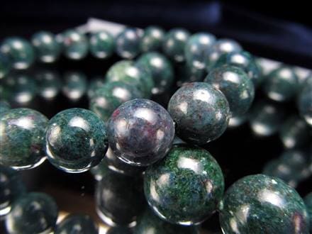 ☆抽象画の様な絶妙な色合い☆ルビーの赤と煌めくフックサイトの