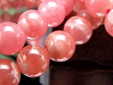 ☆明るく鮮やかなローズピンク☆みずみずしい艶感☆優しく溶け込む白色