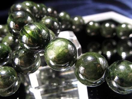 ☆深緑に差す神秘の光彩☆ほのかに見せるキャッツアイ効果☆艶と濃淡の