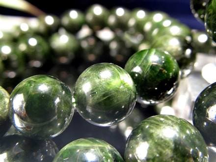 ☆深緑に差す神秘の光彩☆ほのかに見せるキャッツアイ効果☆艶と濃淡の