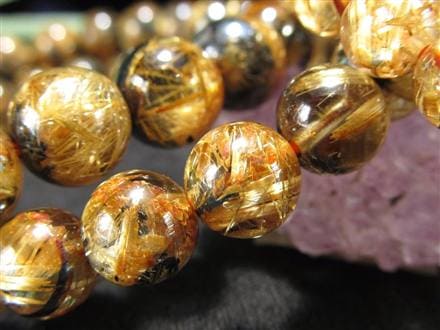 ☆良好品質！黄金と漆黒の輝き☆母岩入りの強力ルチル☆タイチン針