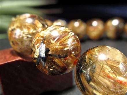 ☆良好品質！黄金と漆黒の輝き☆母岩入りの強力ルチル☆タイチン針