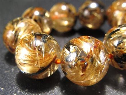 ☆良好品質！黄金と漆黒の輝き☆母岩入りの強力ルチル☆タイチン針