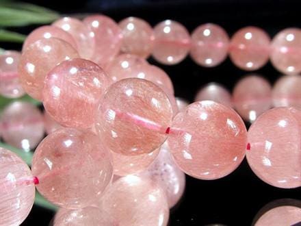 ☆淡く可憐なストロベリーピンク☆繊細なきらめき☆優しい発色☆愛と美