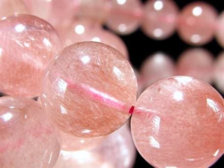 ☆淡く可憐なストロベリーピンク☆繊細なきらめき☆優しい発色☆愛と美