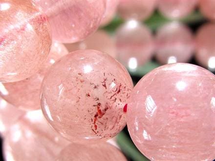 ☆淡く可憐なストロベリーピンク☆繊細なきらめき☆優しい発色☆愛と美