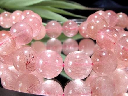 ☆淡く可憐なストロベリーピンク☆繊細なきらめき☆優しい発色☆愛と美