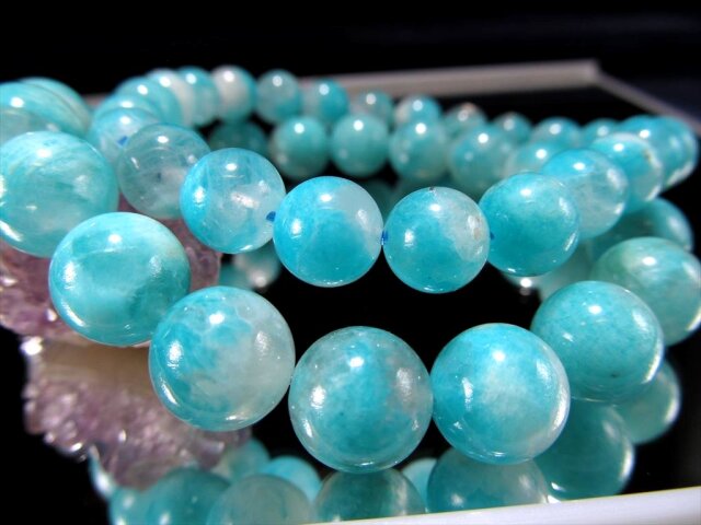 ☆瑞々しさ感じる透明感☆石英共生による個性的模様☆美しいネオン