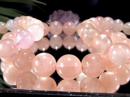 ☆優しい艶感と淡桃の彩り☆愛らしさあふれる癒しの石☆心を潤すピーチ
