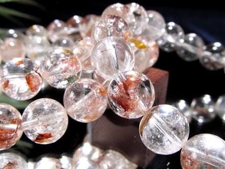 ☆透明感あふれる水晶に赤橙の彩りが咲く☆ギラリとしたメタリックな