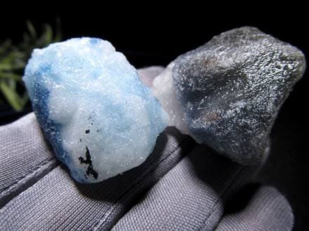 ☆爽やかなブルーが広がる結晶原石☆乳白色との美しい色彩☆細かな結晶