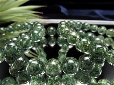 ☆お買い得希少石!!☆濃厚グリーンタイプ☆個性的見た目のグリーン  