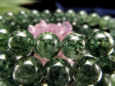 ☆お買い得希少石!!☆濃厚グリーンタイプ☆個性的見た目のグリーン  