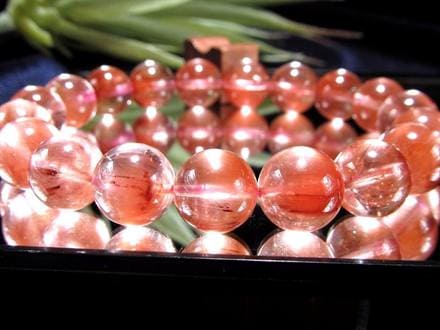 ☆オレンジピンクの華やかカラー☆繊細な針状内包物入り☆透明感・艶感