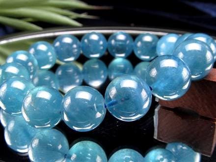 ☆惹き込まれる深い青☆瑞々しい透明感と美発色☆3月の誕生石☆幸せな