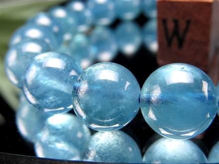 ☆惹き込まれる深い青☆瑞々しい透明感と美発色☆3月の誕生石☆幸せな