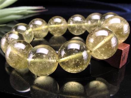 ☆透き通るイエローカラー☆リビア砂漠の秘宝!!☆流通量僅かな謎多き