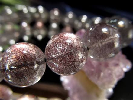 ☆幻の逸品！まるで夜空に咲く花火☆美しく煌めくニードル状ヘマタイト 
