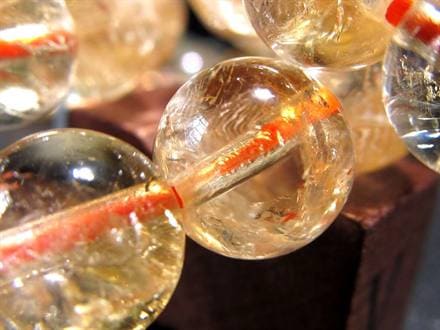 ☆激安価格☆明るく爽やかな黄金カラー☆中には虹入りの珠も☆11月の