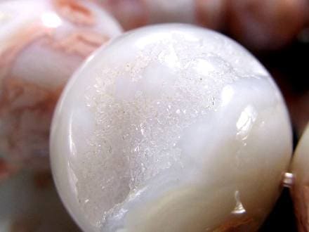 ☆福を招く笑口瑪瑙入り！☆ツヤツヤの光沢と結晶の輝き☆繊細な縞模様