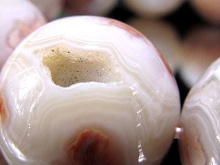 ☆福を招く笑口瑪瑙入り！☆ツヤツヤの光沢と結晶の輝き☆繊細な縞模様