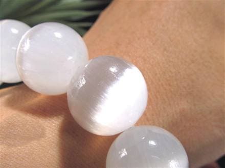 ☆人気急上昇中！☆抜群のキャッツアイ効果☆シルクのような繊維質