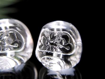 ☆澄んだ輝きを放つ天然水晶☆達磨の力強い表情を忠実再現☆艶やかな