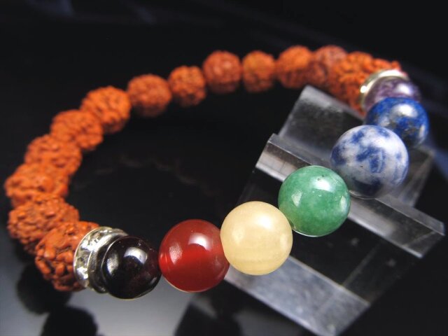 ◇激安価格！！◇聖なる実と7色の天然石◇古代インドから伝わる