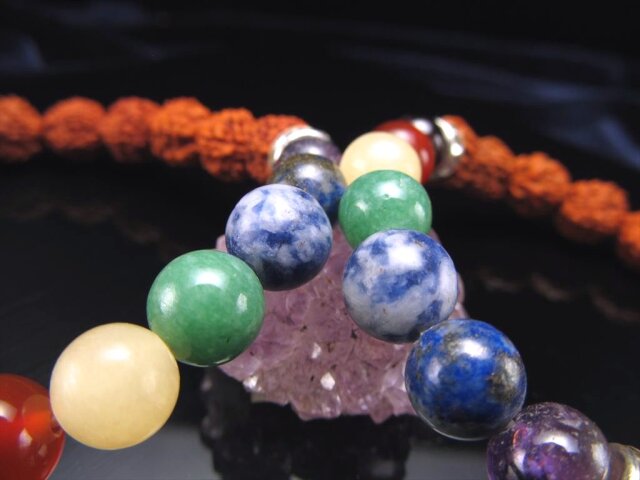 ◇激安価格！！◇聖なる実と7色の天然石◇古代インドから伝わる