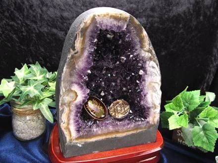 ☆天然の神秘が放つ高貴な輝き！☆濃淡の美しい紫結晶が織りなす幻想的