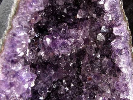 ☆天然の神秘が放つ高貴な輝き！☆濃淡の美しい紫結晶が織りなす幻想的