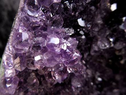 ☆天然の神秘が放つ高貴な輝き！☆濃淡の美しい紫結晶が織りなす幻想的