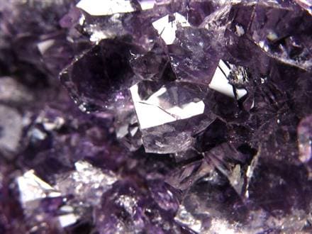 ☆天然の神秘が放つ高貴な輝き！☆濃淡の美しい紫結晶が織りなす幻想的
