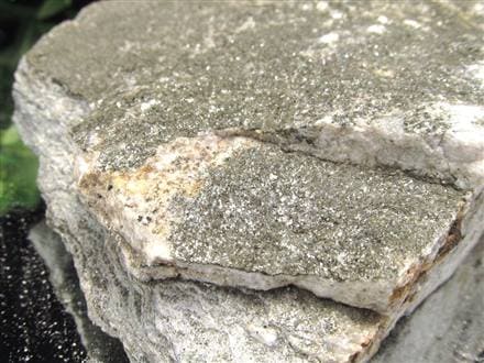 ラジウム鉱石　ユークセン石34g 鉱物の放射能