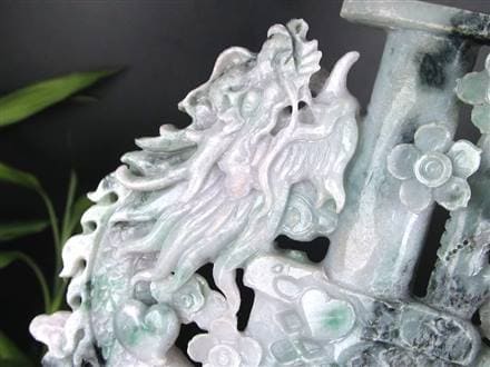 天然石 彫刻 神様 龍 翡翠系?